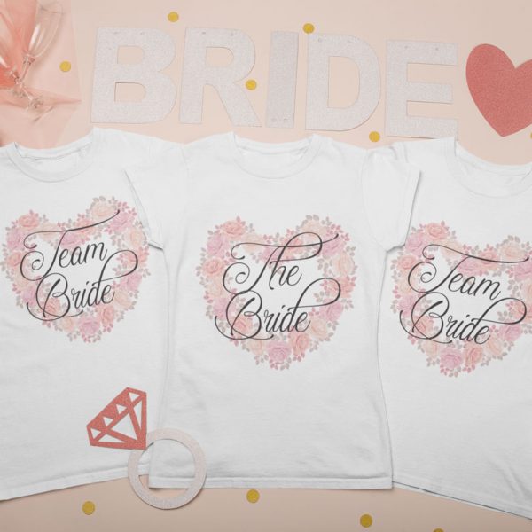 Tricou The Bride, fundal cu inimă din flori Tricou The Bride, fundal cu inimă din flori