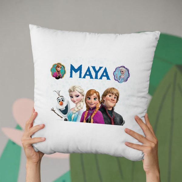 Pernă personalizată cu Elsa, cadoul perfect în 6 variante Pernă personalizată cu Elsa, cadoul perfect în 6 variante
