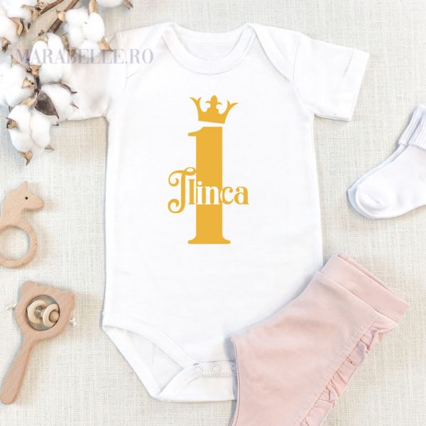 Body personalizat pentru tăiere de moţ cu cifră şi coroană Body personalizat pentru tăiere de moţ cu cifră şi coroană