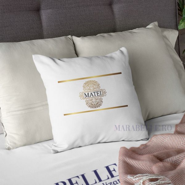 Pernă regală personalizată cu nume