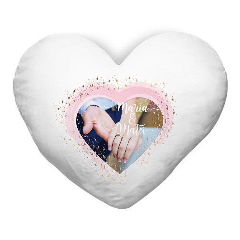 Pernă pufoasă personalizată cu poză şi nume, în formă de inimă